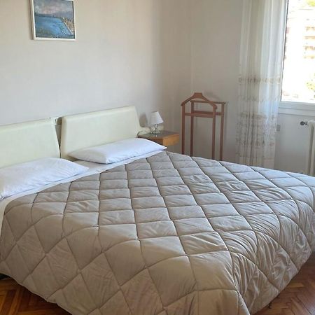 Max And Sea Parking Free Street Apartment Sanremo Bagian luar foto