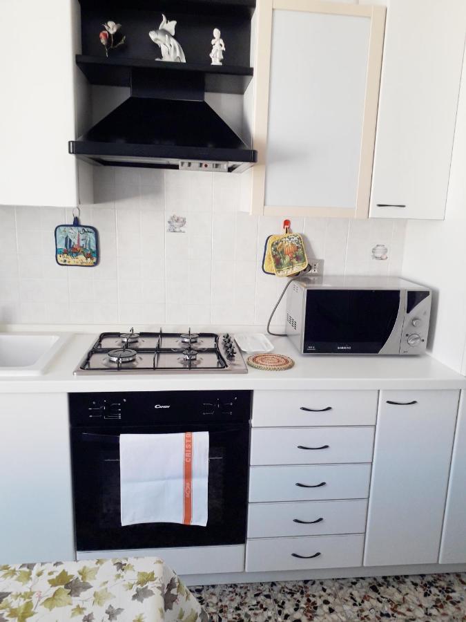 Max And Sea Parking Free Street Apartment Sanremo Bagian luar foto