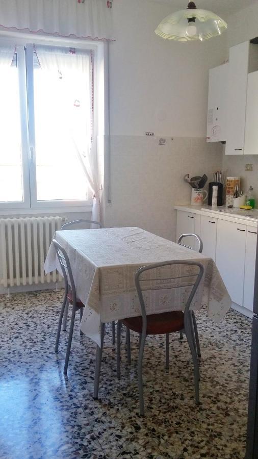 Max And Sea Parking Free Street Apartment Sanremo Bagian luar foto